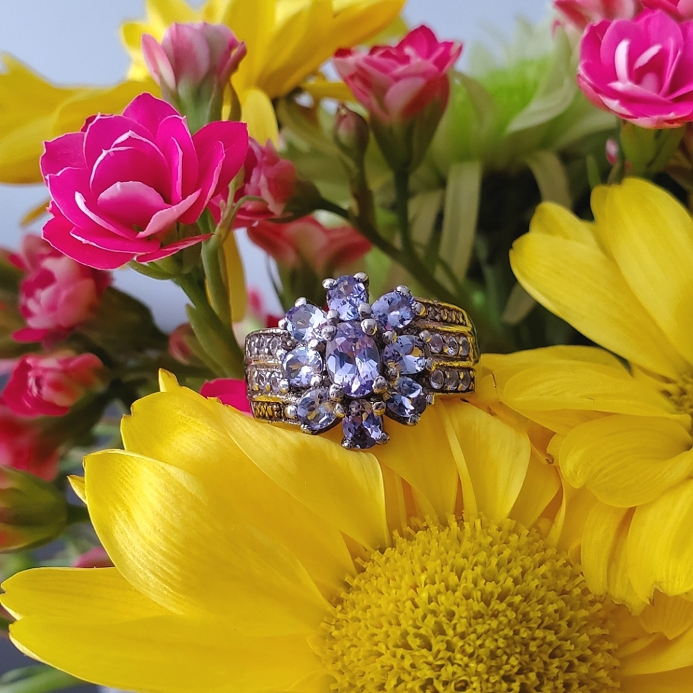Thea • Tanzanite & Diamond Ring